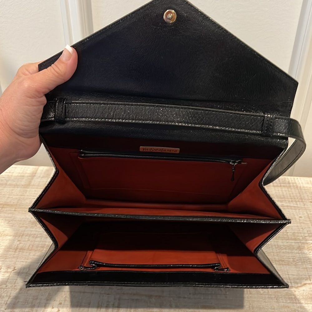 YSL Yves Saint Laurent Black Leather Envelope Shoulder Bag Clutch EUC 🖤 - Picture 11 of 14